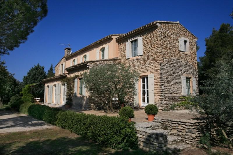 Maison, proche Gordes, dans un cadre de verdure